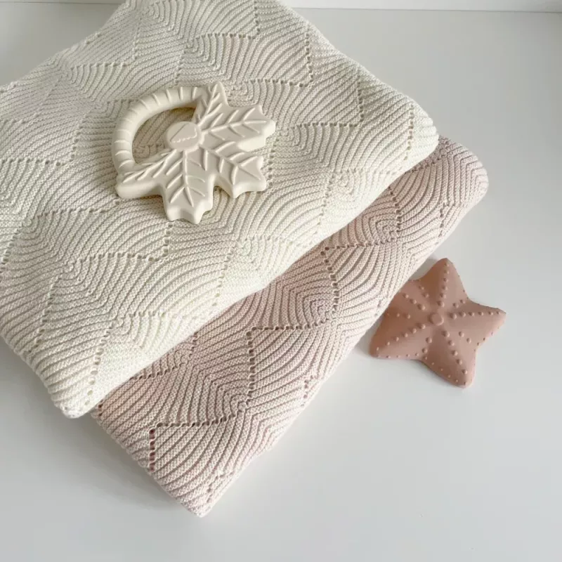 Couverture bébé en tricot à festons bio - Almond - Cam Cam Copenhagen