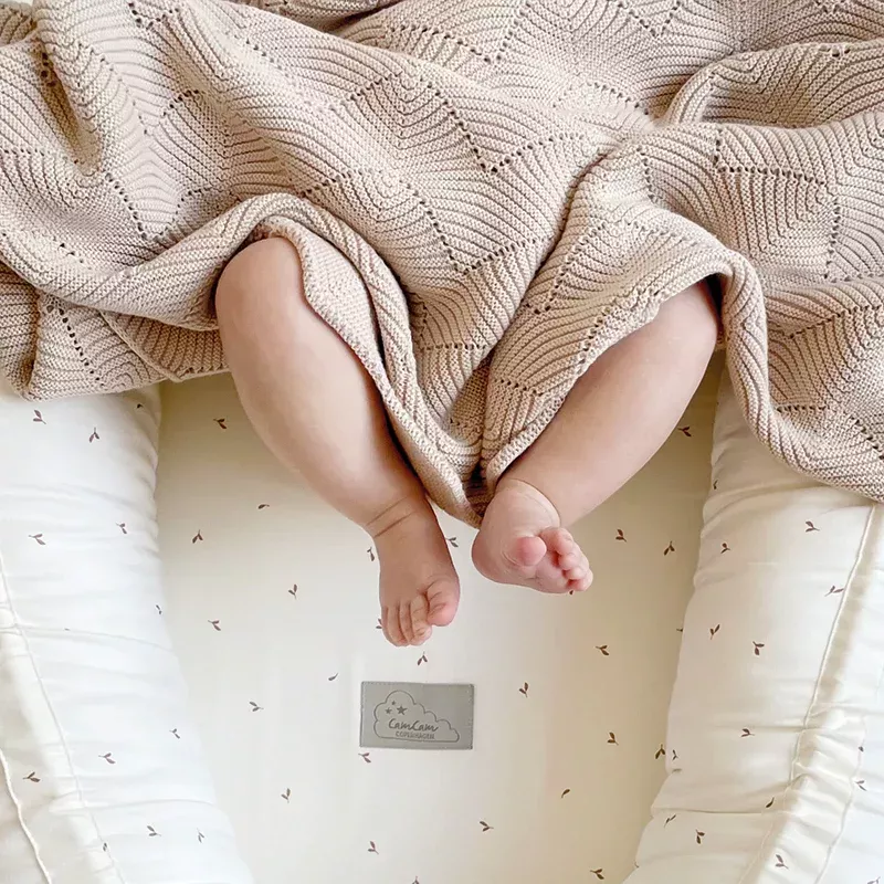 Couverture bébé en tricot à festons bio - Almond - Cam Cam Copenhagen